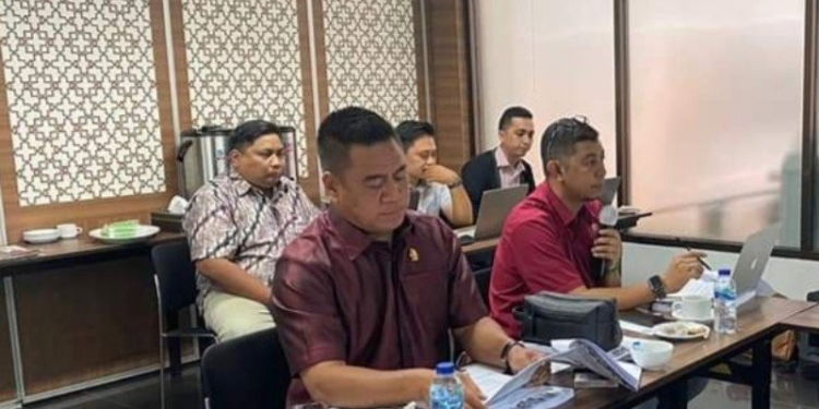 rapat raperda jufri