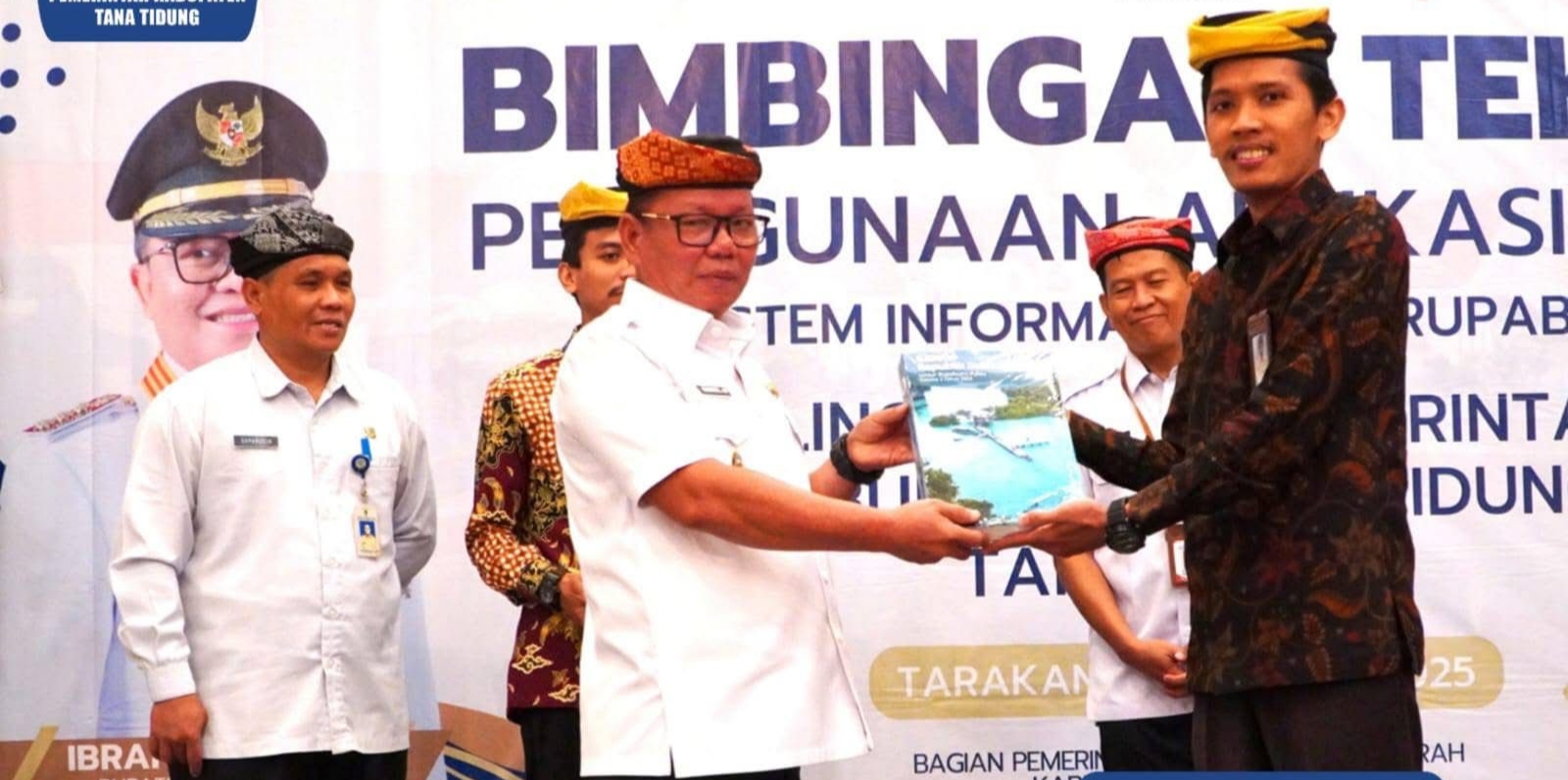 IMG_20250509_232434 Pemerintah Kabupaten Tana Tidung melalui Bagian Pemerintahan Sekretariat Daerah menyelenggarakan Bimbingan Teknis (Bimtek) Penggunaan Sistem Informasi Nama Rupabumi bagi aparatur desa se-Kabupaten Tana Tidung.