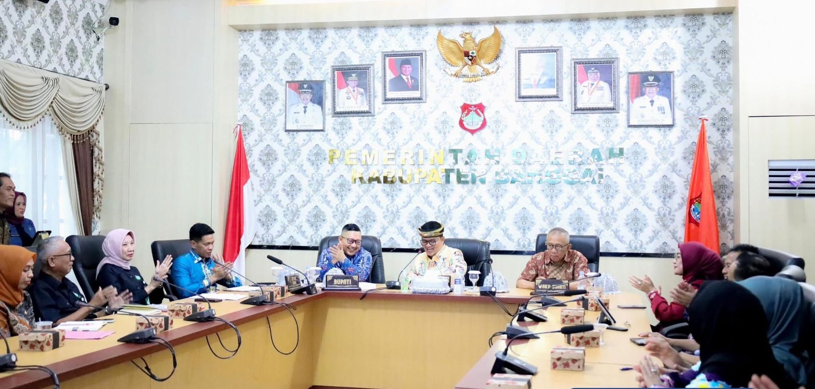 IMG_20250509_233746 Pemerintah Kabupaten Tana Tidung, Kalimantan Utara, melakukan kunjungan kerja ke Kabupaten Banggai, Sulawesi Tengah, guna melakukan studi tiru terkait pembentukan Perusahaan Perseroan Daerah (Perseroda) dan pengelolaan Participating Interest (PI) 10% di sektor hulu migas.