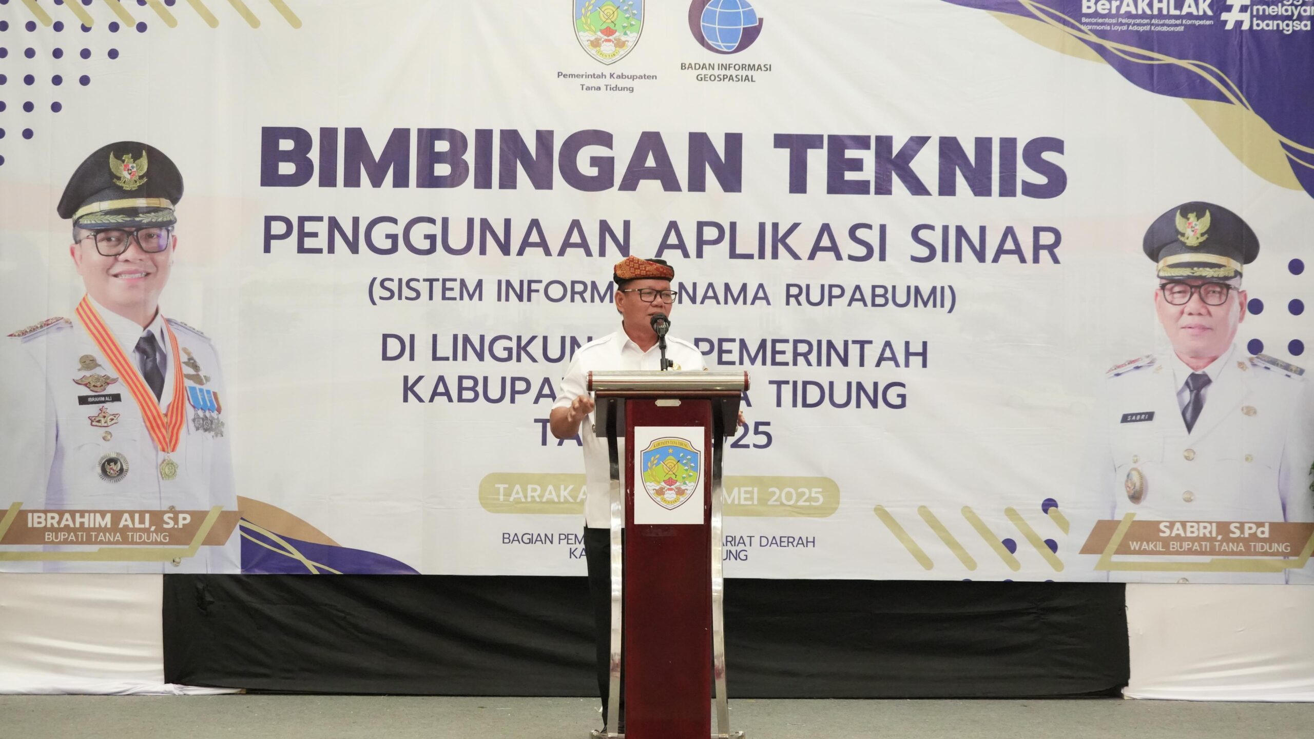 Pemerintah Kabupaten Tana Tidung melalui Bagian Pemerintahan Sekretariat Daerah menggelar kegiatan Bimbingan Teknis (Bimtek) Aplikasi SINAR, sebagai bagian dari upaya pelaksanaan penamaan rupa-rupa bumi atau toponimi.