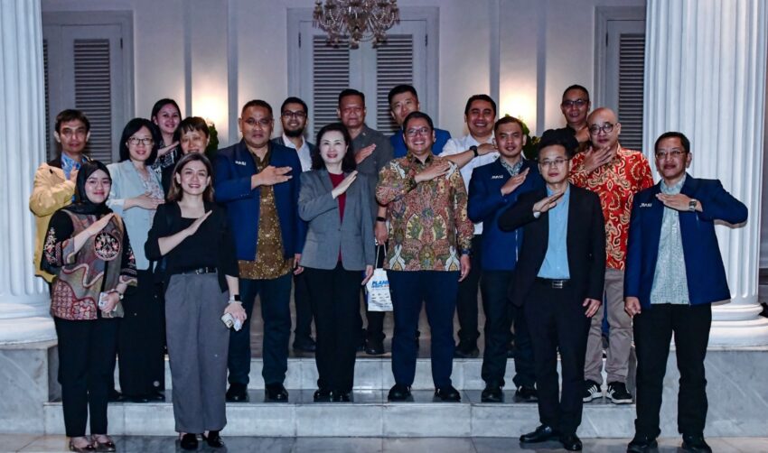 Delegasi ACJA dan JMSI berfoto bersama usai pertemuan di Balai Kota Jakarta sebagai simbol penguatan kerja sama media antara Indonesia dan Tiongkok.