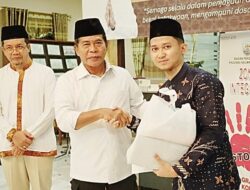 Gubernur Kaltara Dr. H. Zainal A. Paliwang melepas secara resmi jamaah umrah penerima penghargaan bidang keagamaan di Bandara Juwata Tarakan, Sabtu (1/11).