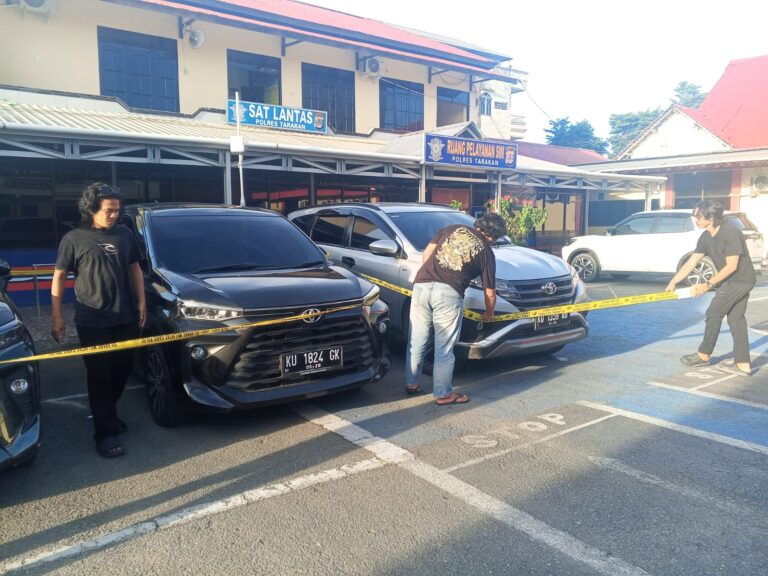 Polisi Tangkap Mobil Bukti Kejahatan di Tarakan Polisi amankan barang bukti mobil di Polres Tarakan.