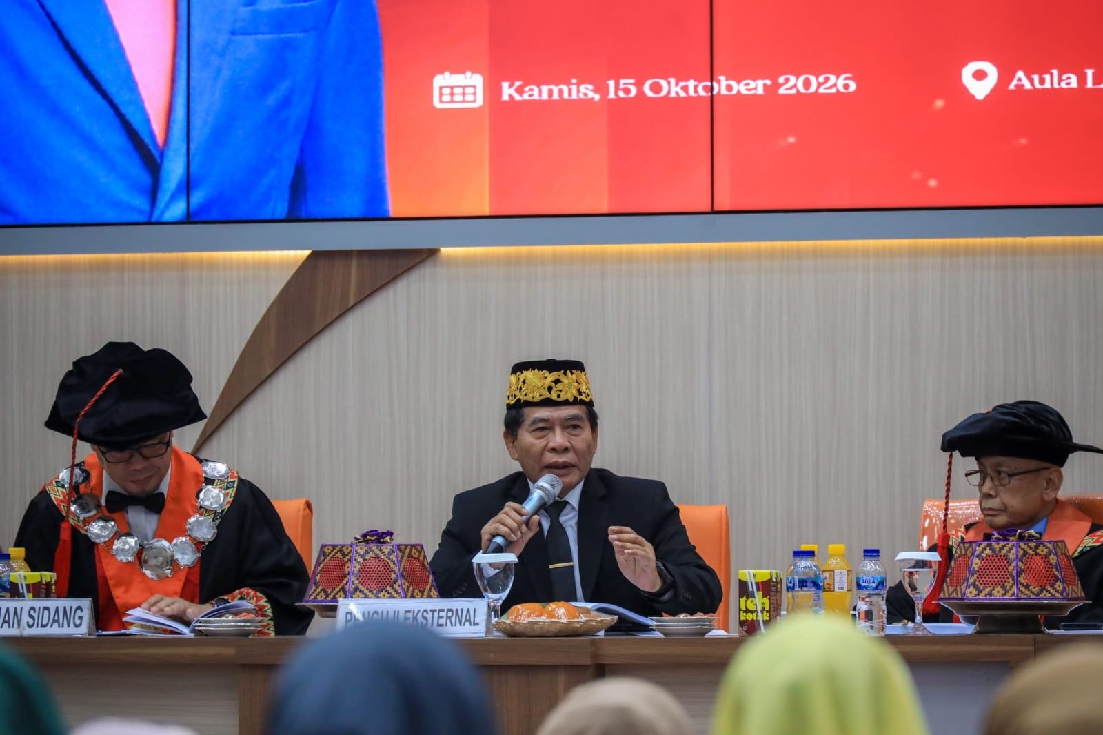 Gubernur Kalimantan Utara (Kaltara), Dr. H. Zainal A. Paliwang, S.H., M.Hum., saat menjadi penguji eksternal dalam Sidang Promosi Doktor di Universitas Hasanuddin (Unhas), Makassar, Kamis (15/10/2026).